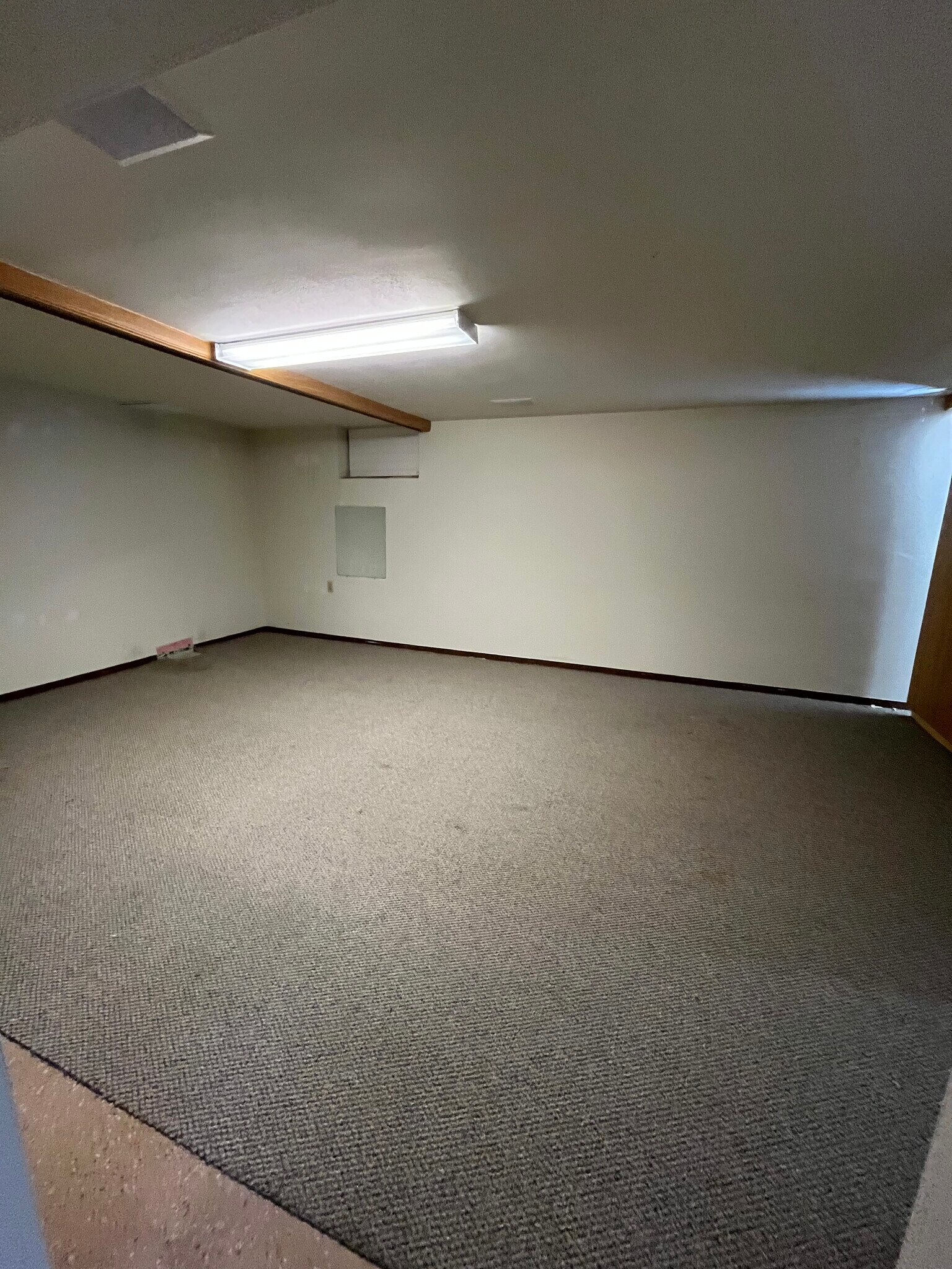 Building Photo - 640 E 300 N