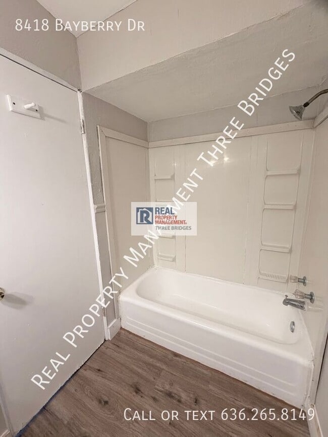 Building Photo - 8418 Bayberry Dr