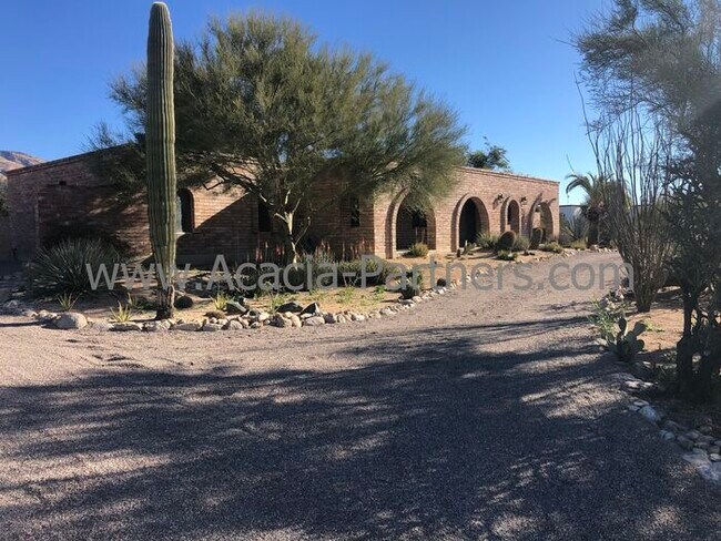 Building Photo - Newly Remolded Three bedroom home with pool and spa