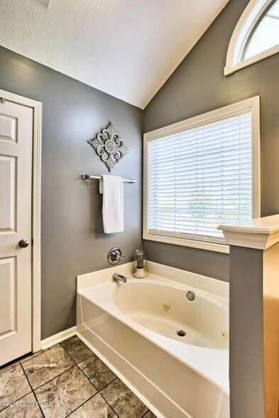 Building Photo - 9217 Eminence Ct