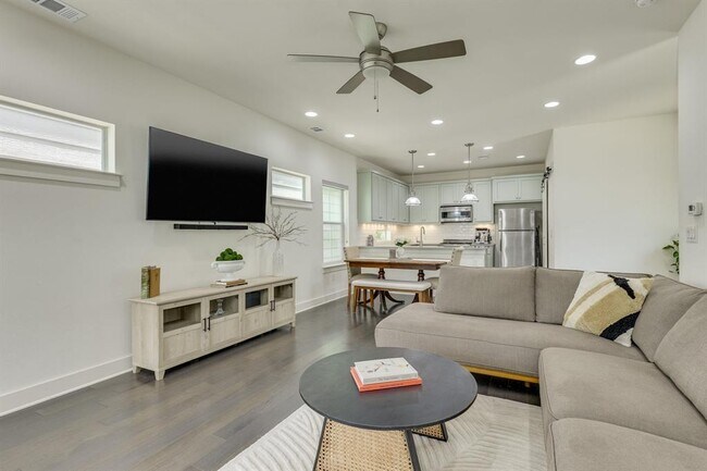 Building Photo - 1101 Euphoria Bend
