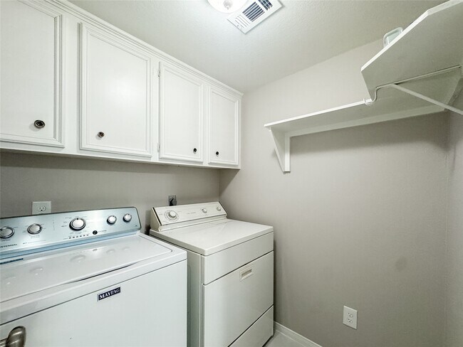 Building Photo - 112 Cove Point