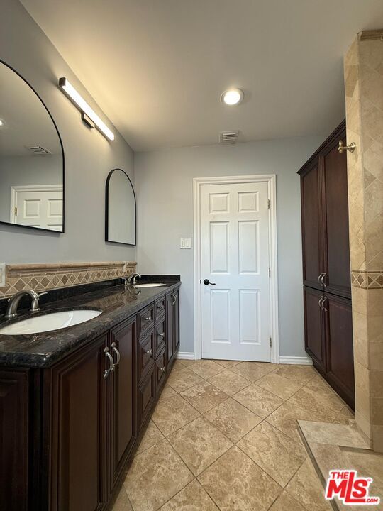 Building Photo - 15962 Gault St