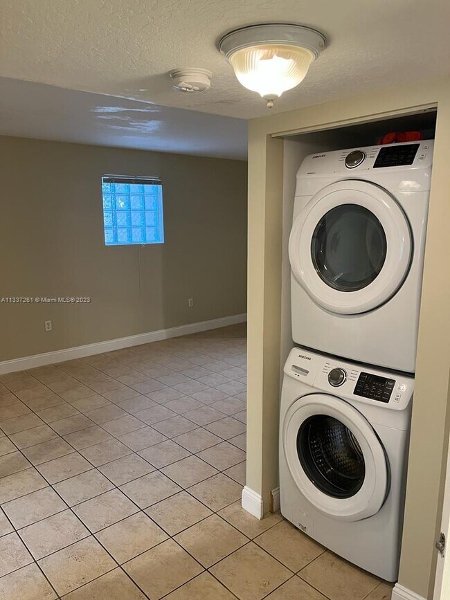 Building Photo - 3508 Briar Bay Blvd