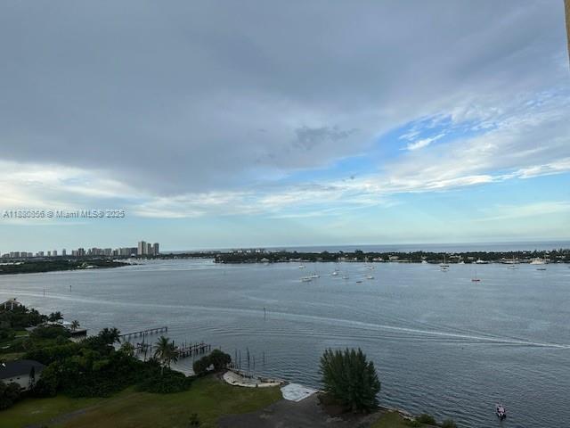 Building Photo - 5600 N Flagler Dr