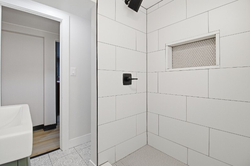 Building Photo - 6640 W Foster Ave