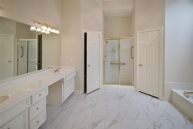 Building Photo - 1839 Lakewinds Dr