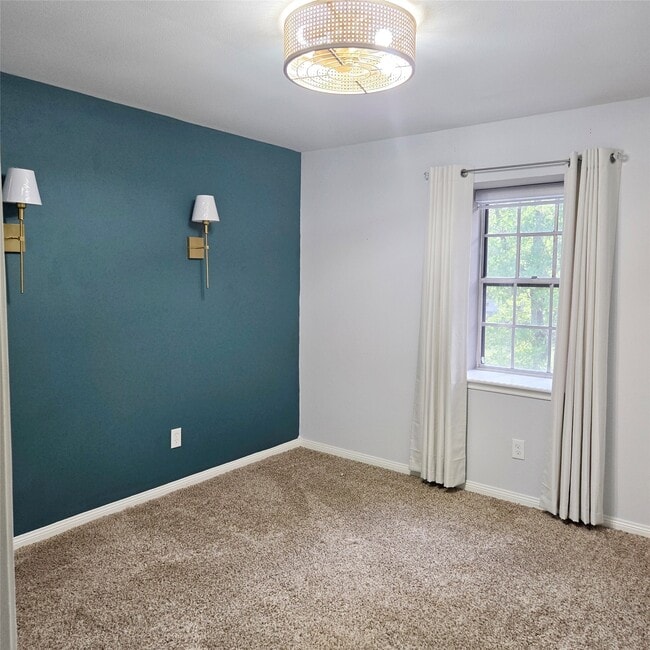 Building Photo - 22318 Greenbrook Dr