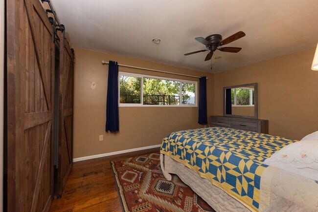 Building Photo - Cozy 2 Bedroom Cottage with Lush Gardens