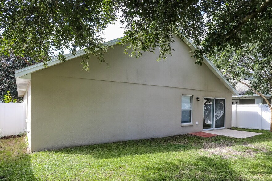 Building Photo - 2016 Briarcliff Cir