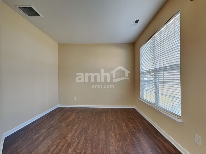 Building Photo - 1432 Cantwell Ct