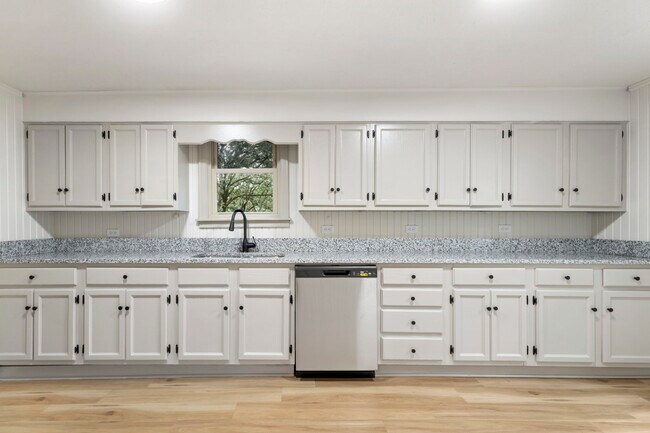 Building Photo - 4423 West Dr