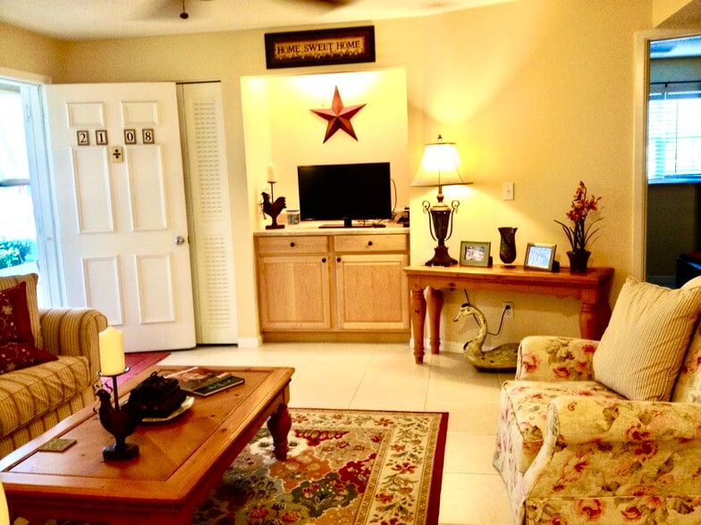 Building Photo - 2108 SE Edler Dr