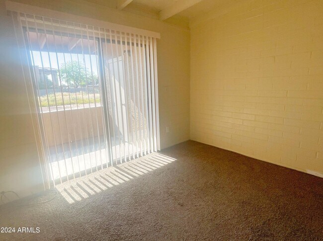 Building Photo - 678 S Grand Dr