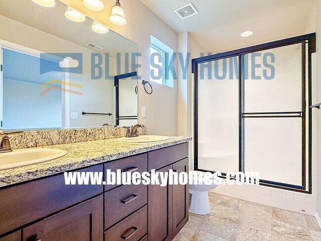 Building Photo - 1868 N Justin Ave