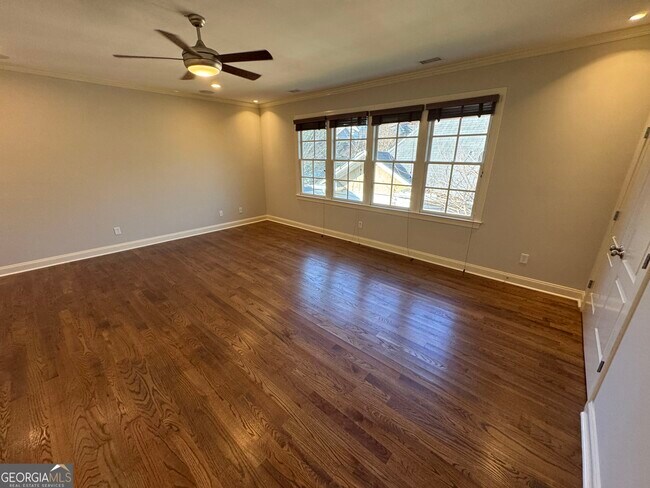 Building Photo - 1092 McLynn Ave NE