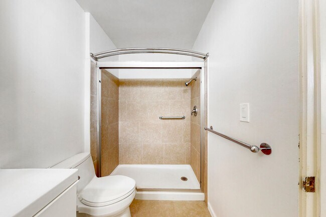 Building Photo - 242 Avenida Lobeiro