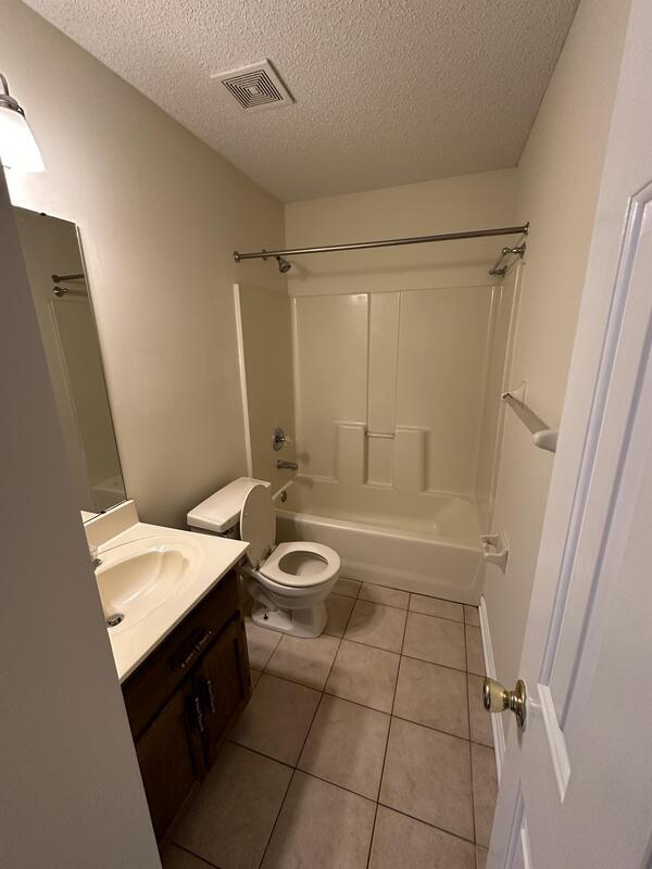 Building Photo - 1255 Grange Way Dr
