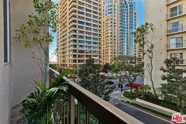Building Photo - 10747 Wilshire Blvd