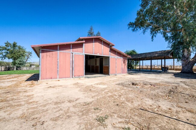 Building Photo - 4105 E Perrin Ave