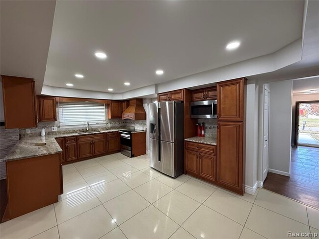 Building Photo - 2308 Kipling Dr