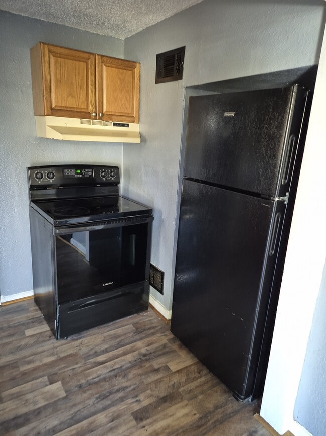 Building Photo - 6135 Emerald Ave