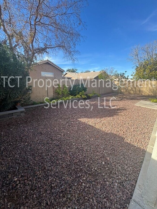 Building Photo - Tastefully Updated Home in Great Chandler Location