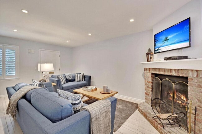 Building Photo - 169 1/2 King St