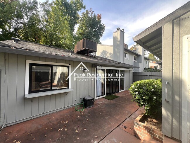 Building Photo - Wonderful 2bd/2ba Citrus Heights Condo with 2 Car Garage!