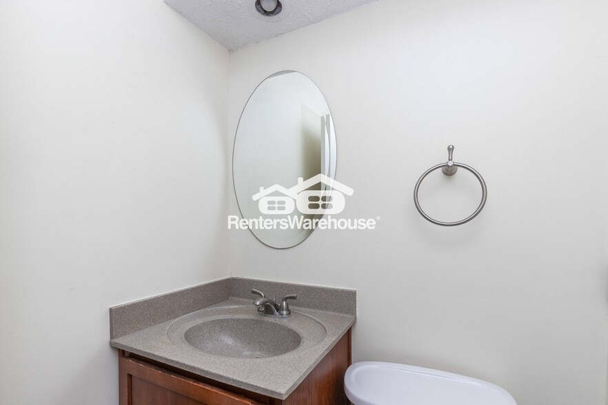 Building Photo - 3602 Gillham Rd