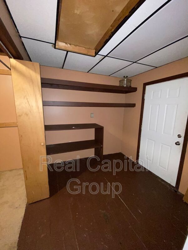 Building Photo - 305 Cable St