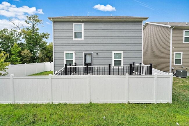 Building Photo - 317 Sportsman Dr