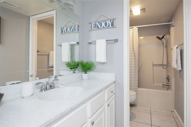 Building Photo - 14921 Windward Dr