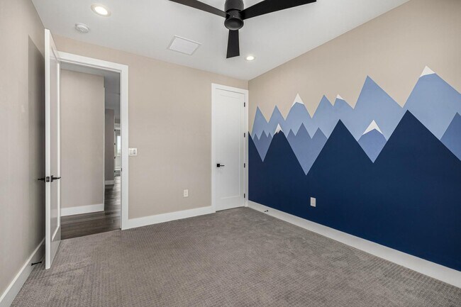 Building Photo - 3821 E Devonshire Ave