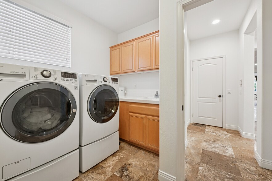 Building Photo - 5032 Amalfi Way