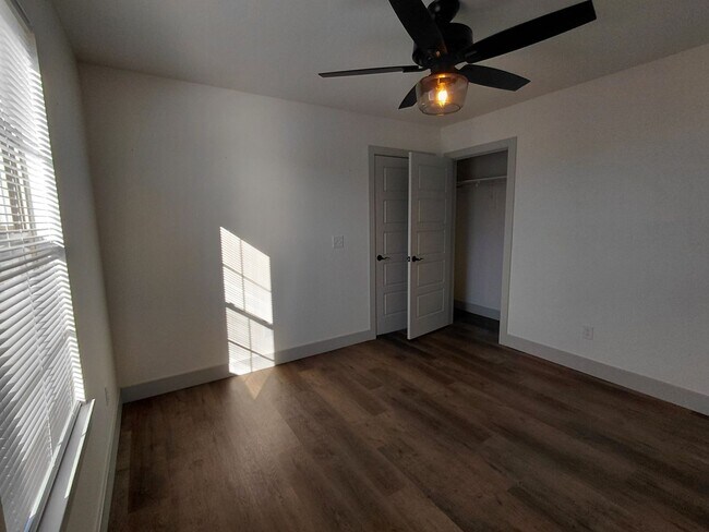 Building Photo - Beautiful home close to post