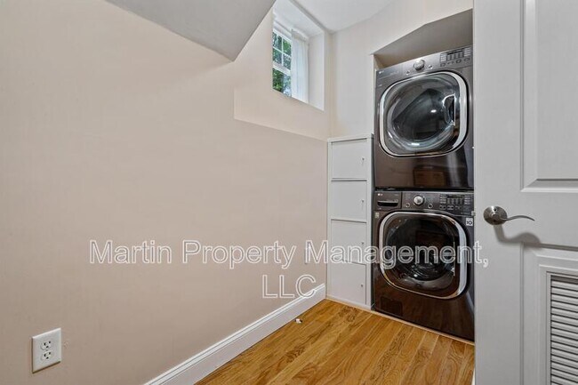Building Photo - 15 Strathmore Rd