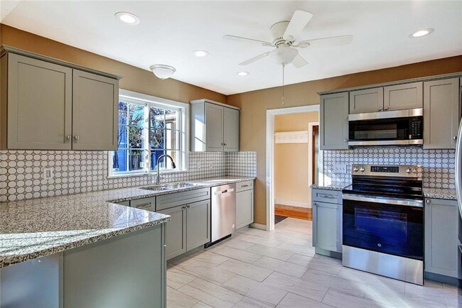 Building Photo - 66 Tyndall Ave