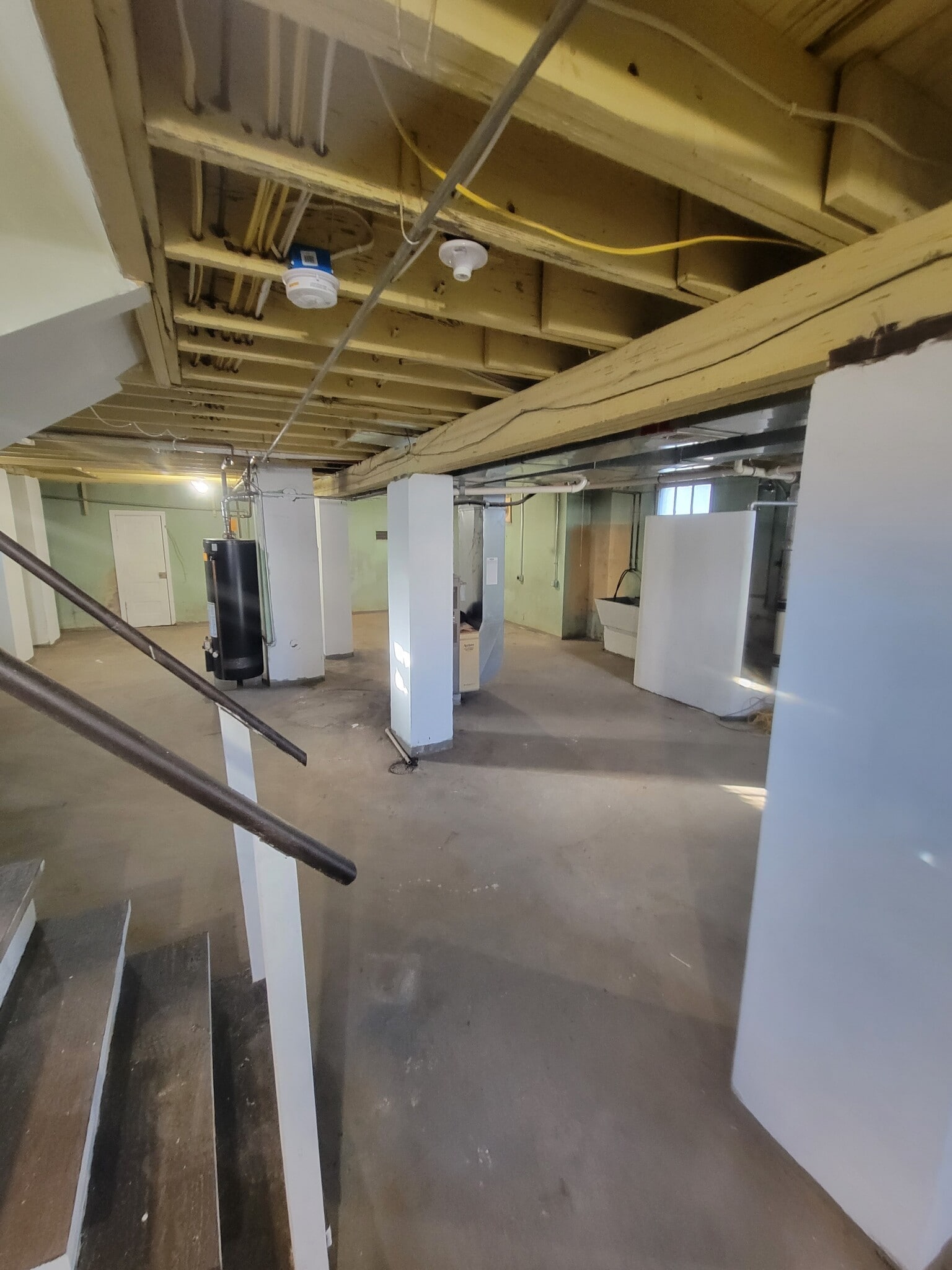 Unfinished Basement - 644 S Englewood Ave