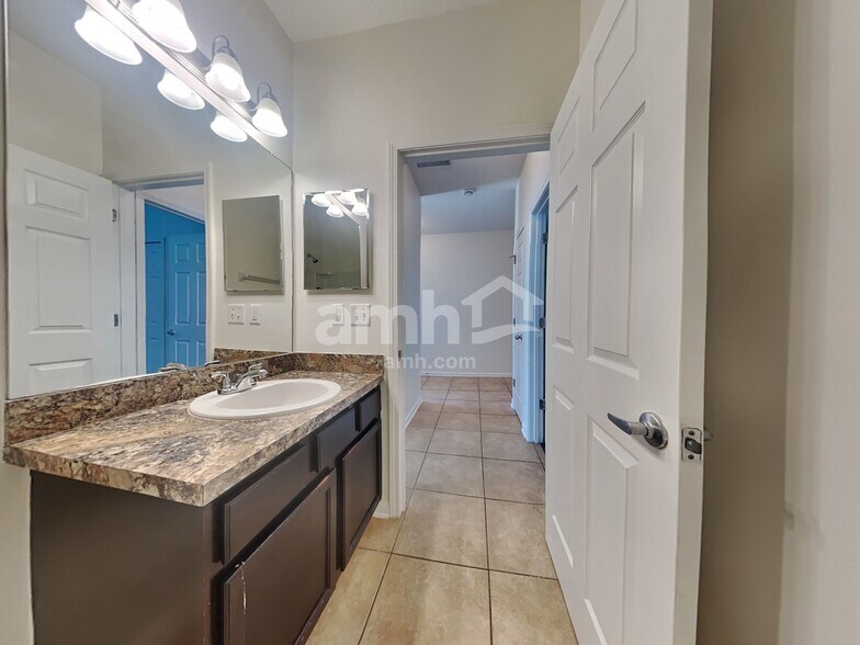 Building Photo - 11799 Parker Lakes Drive