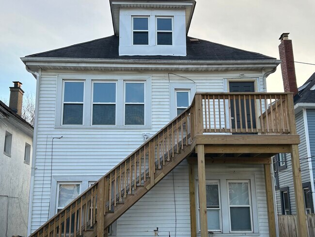 Building Photo - 1222 E Rich St