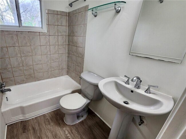 Building Photo - 120 Biscayne Dr NW