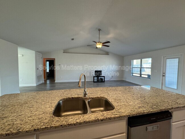 Building Photo - 5622 Burr St