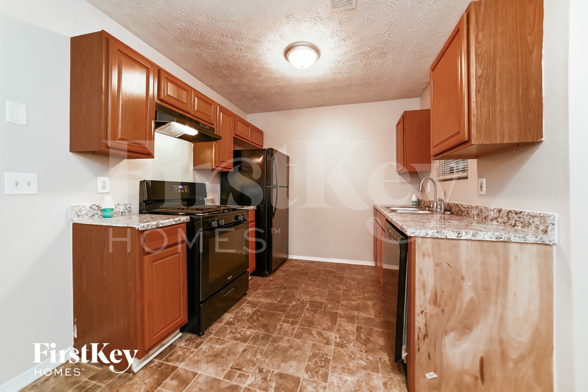 Building Photo - 1010 Pine Tree Trail