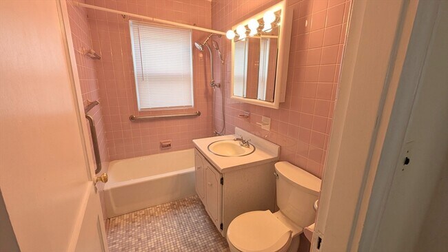 Building Photo - 157 Palmer St