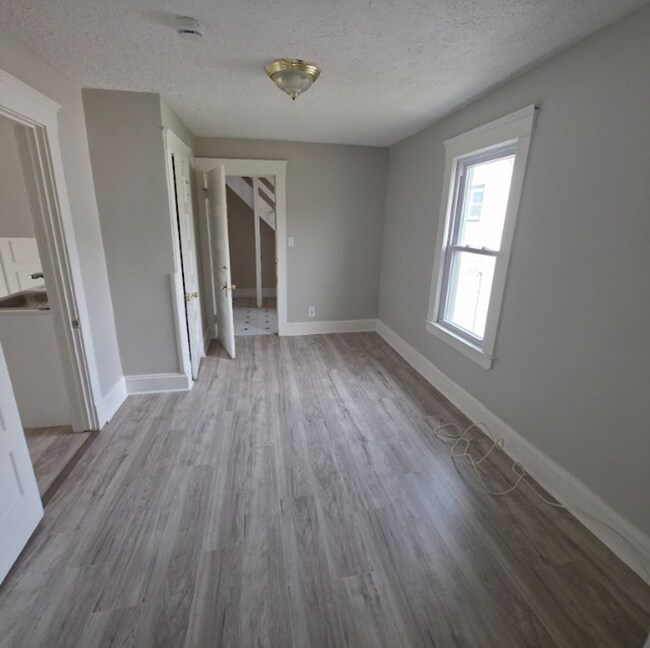 Building Photo - 2064 Halstead Ave