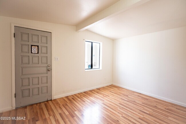 Building Photo - 2506 E Seneca St
