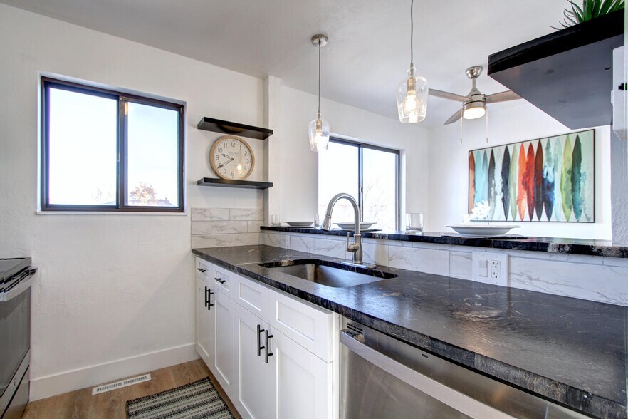 Building Photo - 6911 W 87th Way