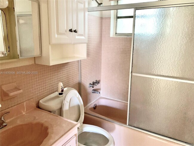 Building Photo - 2814 SW 7th St