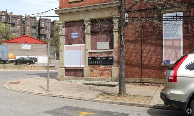 Building Photo - 1936-1942 Race St